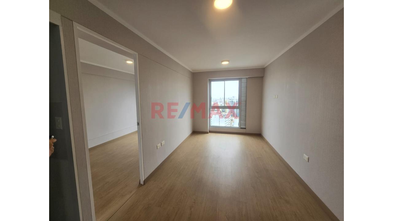 Venta De Departamento Con Una Vista Privilegiada De Lima Clásica - 8