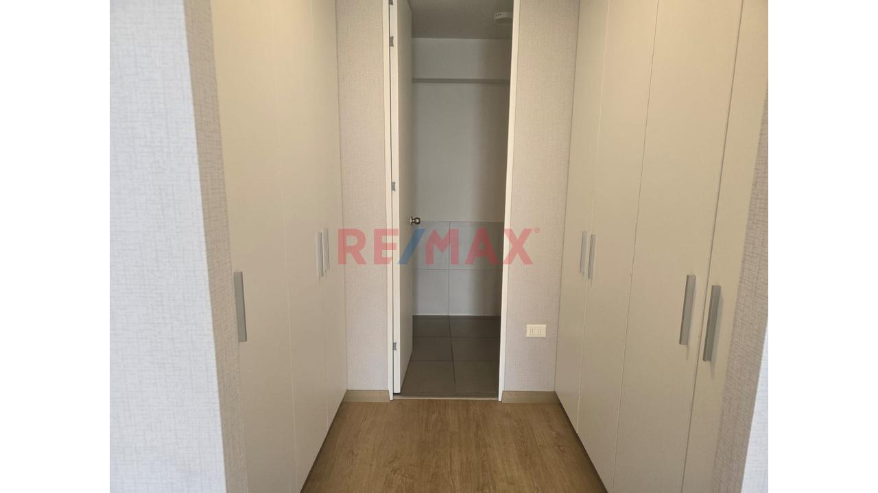 Venta De Departamento Con Una Vista Privilegiada De Lima Clásica - 9
