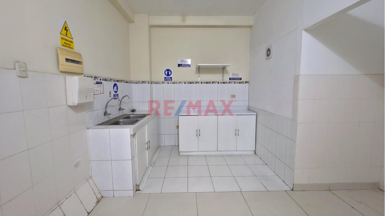 🏢 ¡Amplio Local Comercial De 216 M² En Av. Revolución-Villa El Salvador–2Do Piso - Ideal Para Oficinas Y Centros De Salud! — foto 4