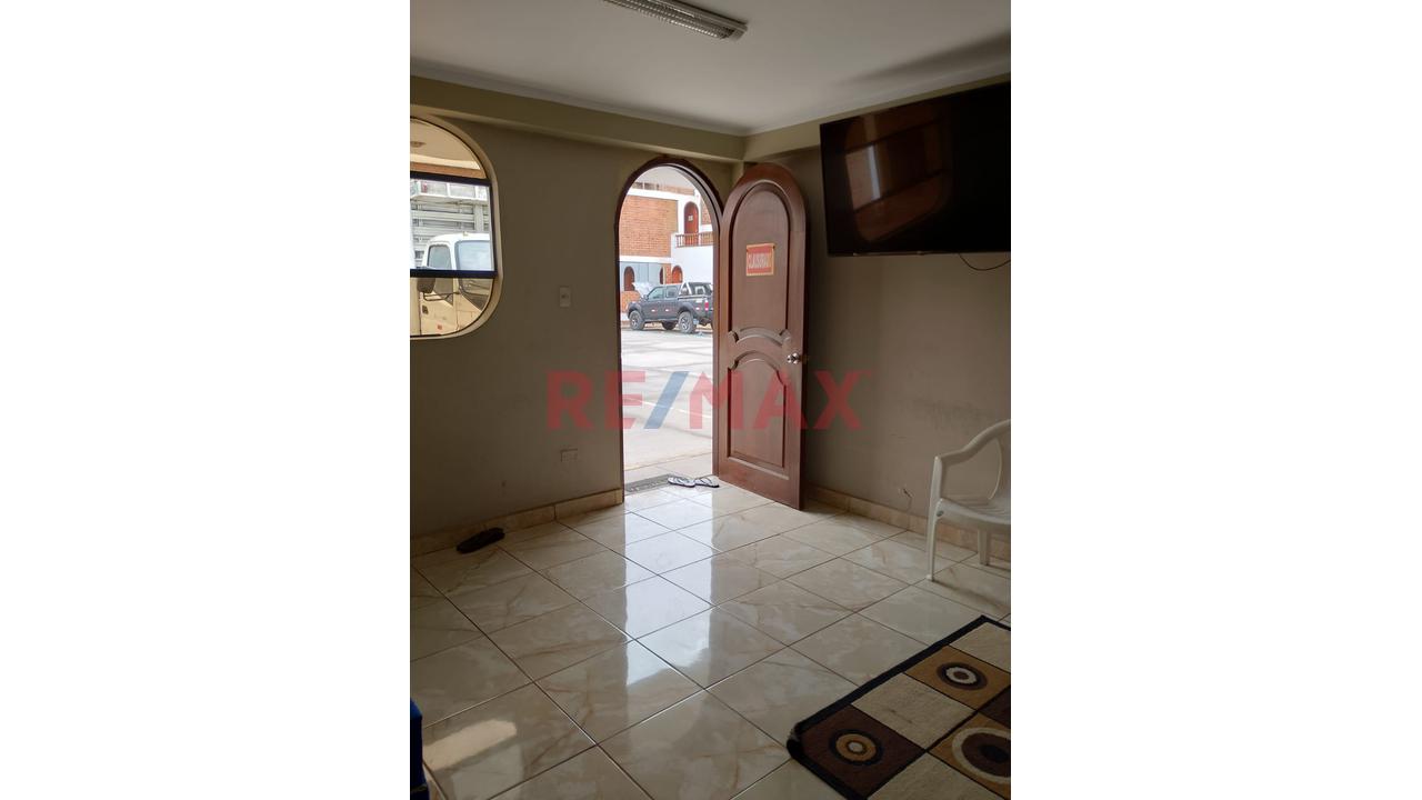 Se Alquila Local De 720 M2 — foto 6