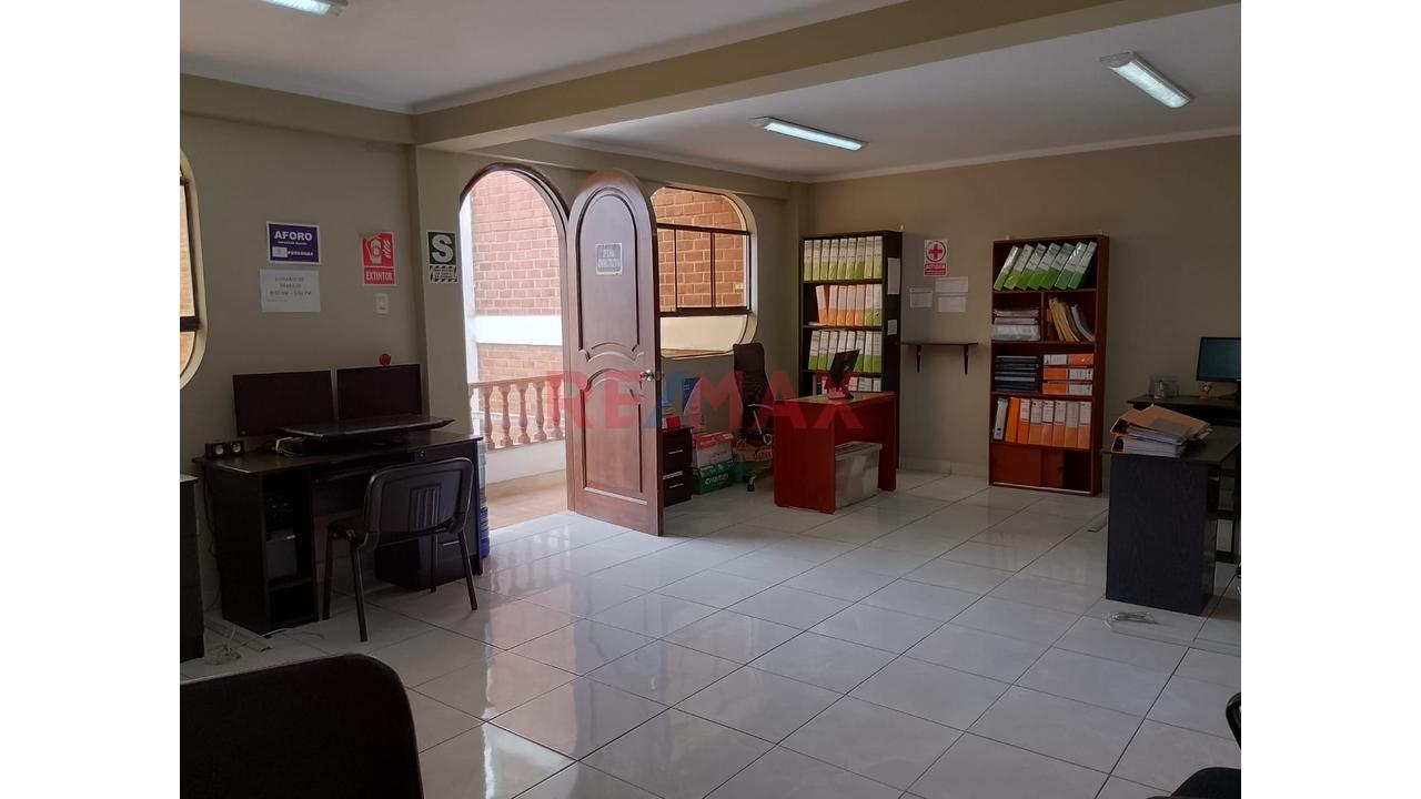 Se Alquila Local De 720 M2 — foto 12