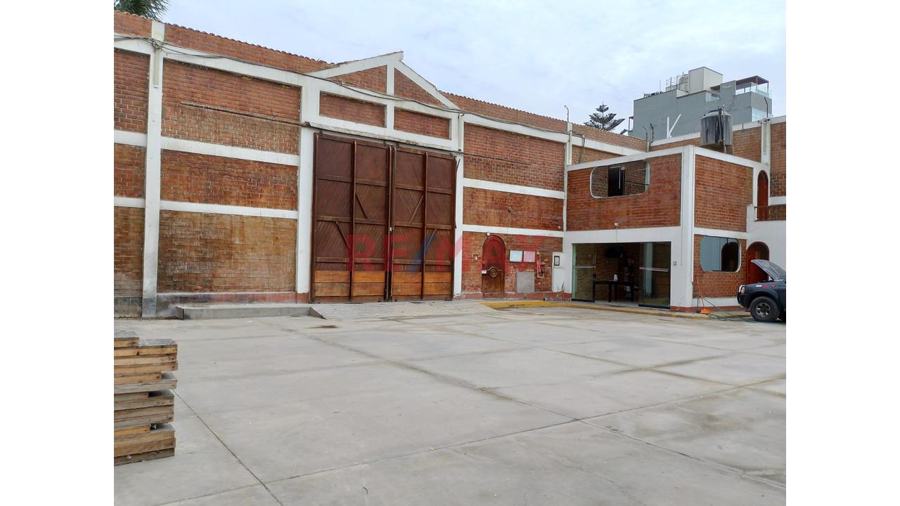 Se Alquila Local De 720 M2 — foto 7