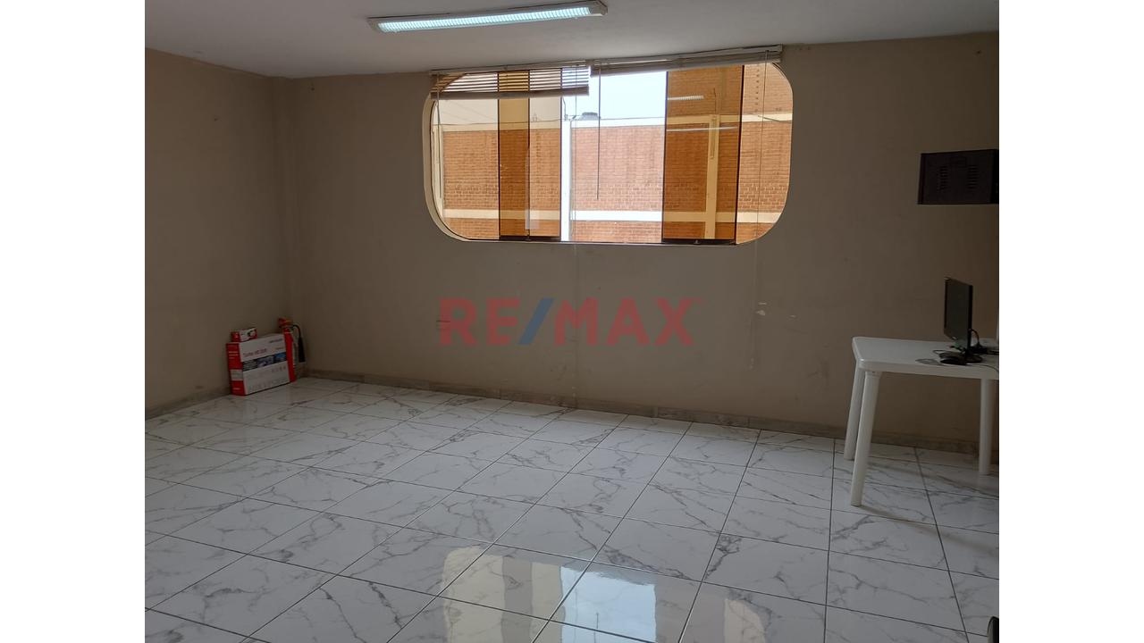 Se Alquila Local De 720 M2 — foto 8