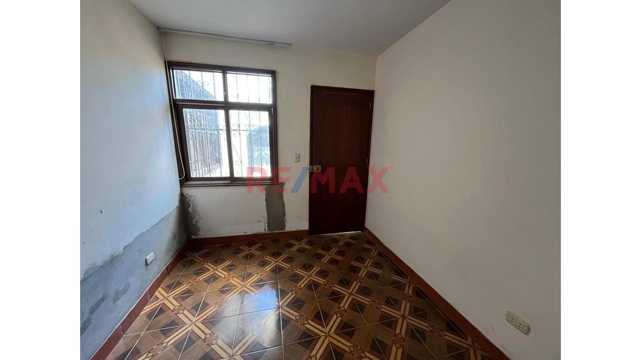 Venta De Amplia Casa En Urb. Monterrico — foto 4