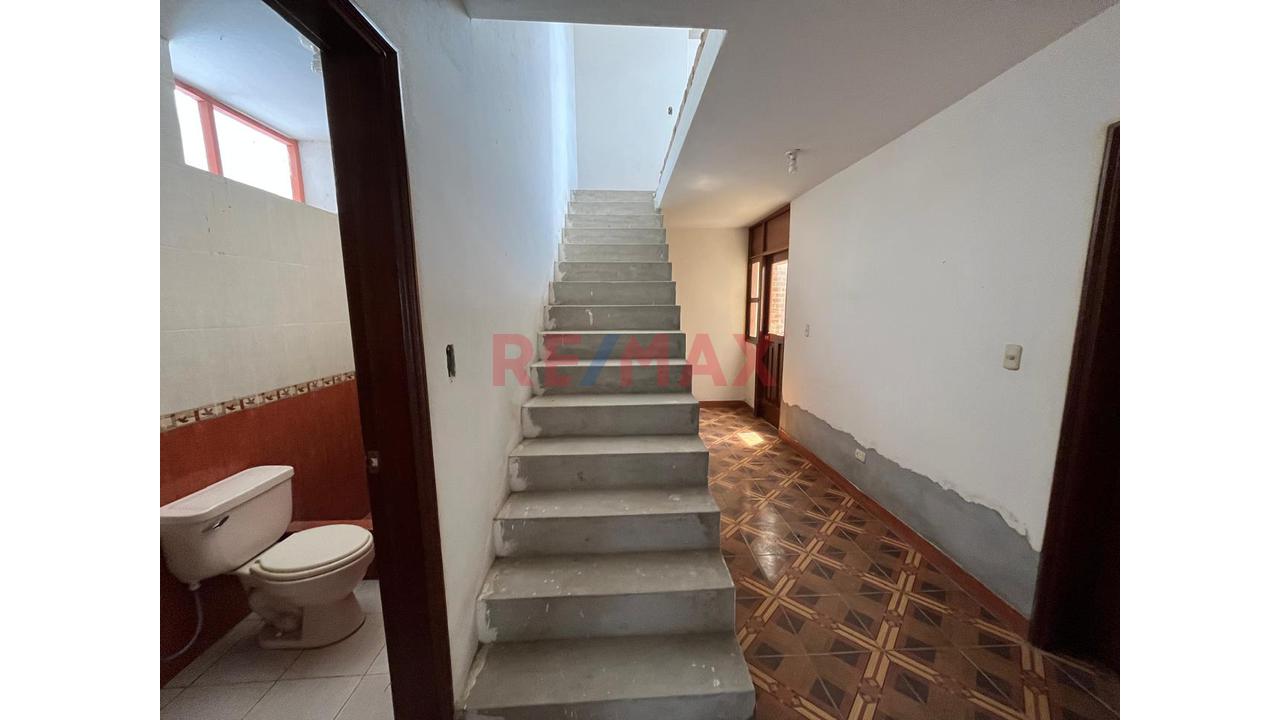 Venta De Amplia Casa En Urb. Monterrico — foto 12