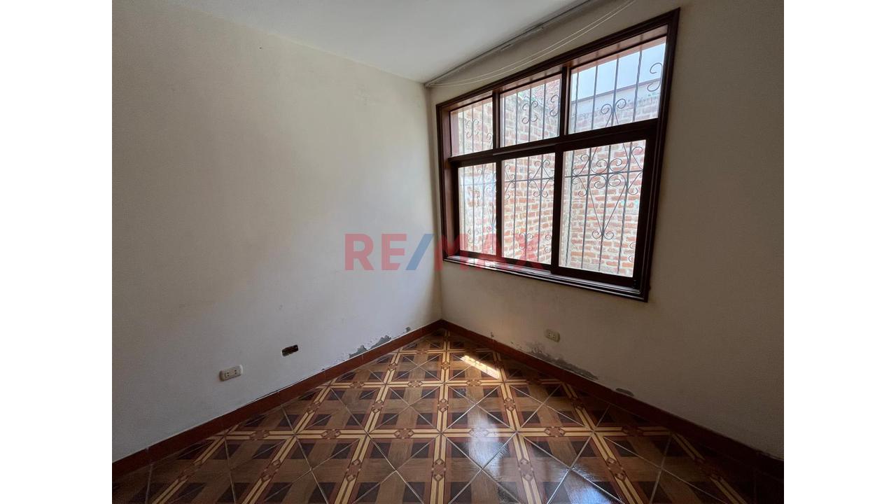 Venta De Amplia Casa En Urb. Monterrico — foto 8