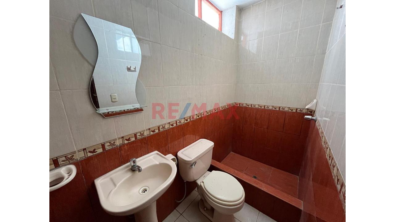 Venta De Amplia Casa En Urb. Monterrico — foto 6
