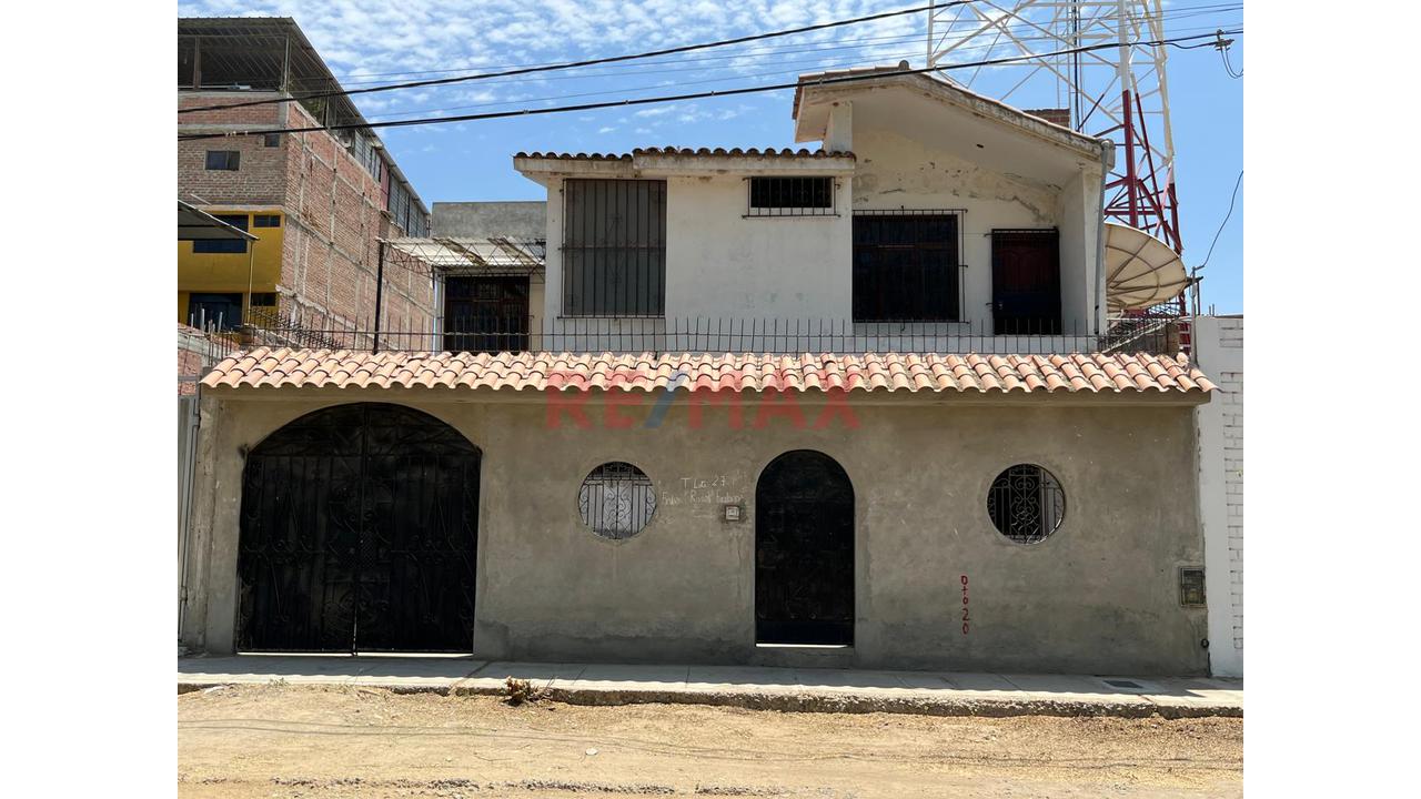 Venta De Amplia Casa En Urb. Monterrico
