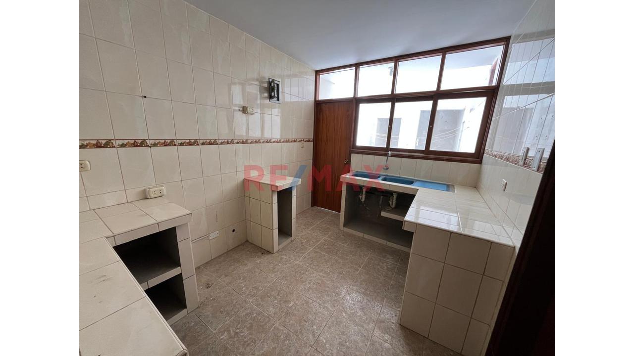 Venta De Amplia Casa En Urb. Monterrico — foto 5