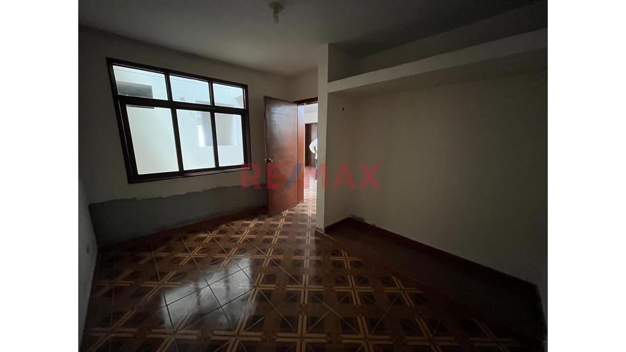 Venta De Amplia Casa En Urb. Monterrico — foto 7