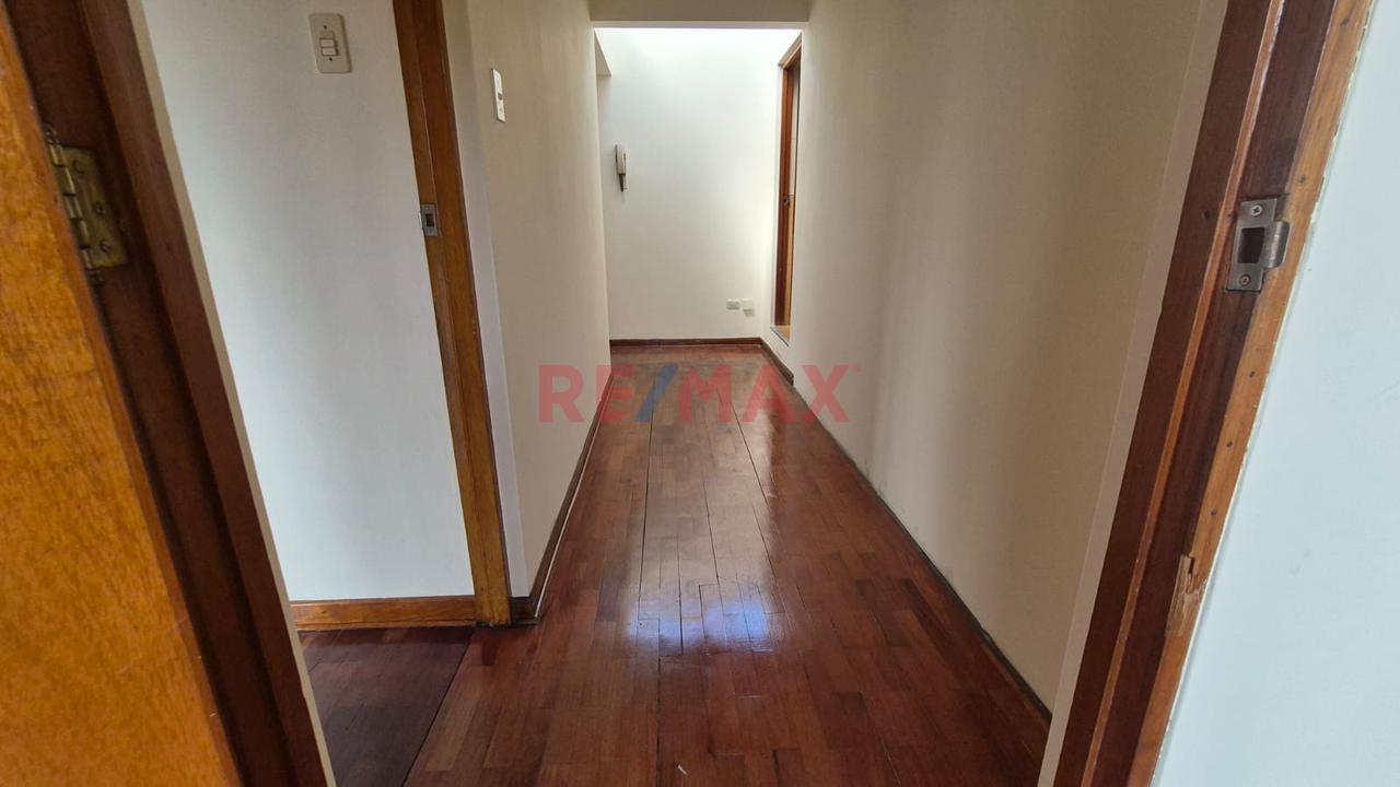 Se Vende Departamento Amplio Con Aires En Último Piso – Jesús María — foto 7