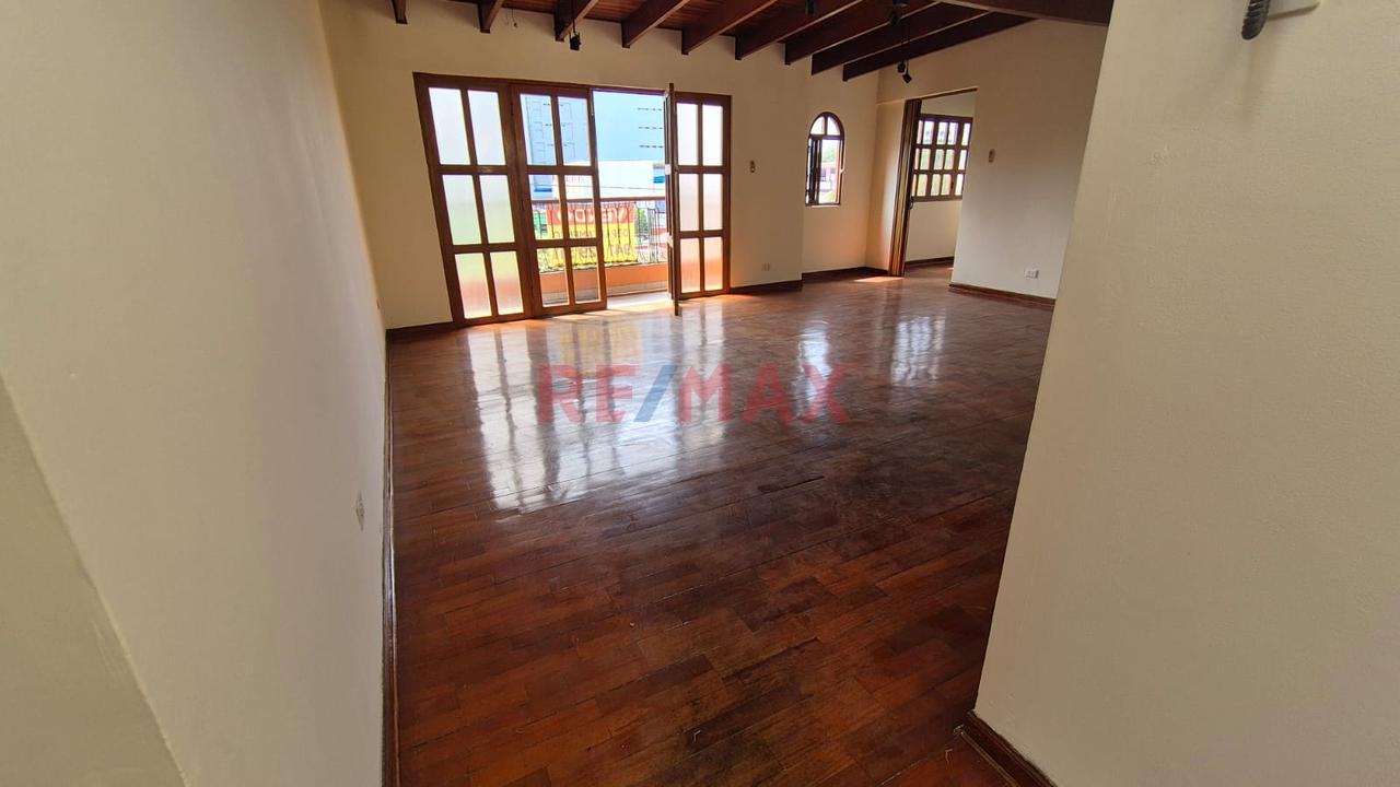Se Vende Departamento Amplio Con Aires En Último Piso – Jesús María — foto 2