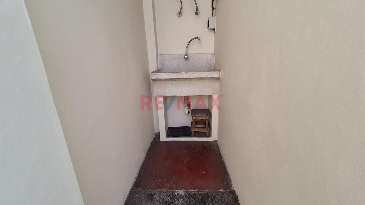 Se Vende Departamento Amplio Con Aires En Último Piso – Jesús María — foto 3