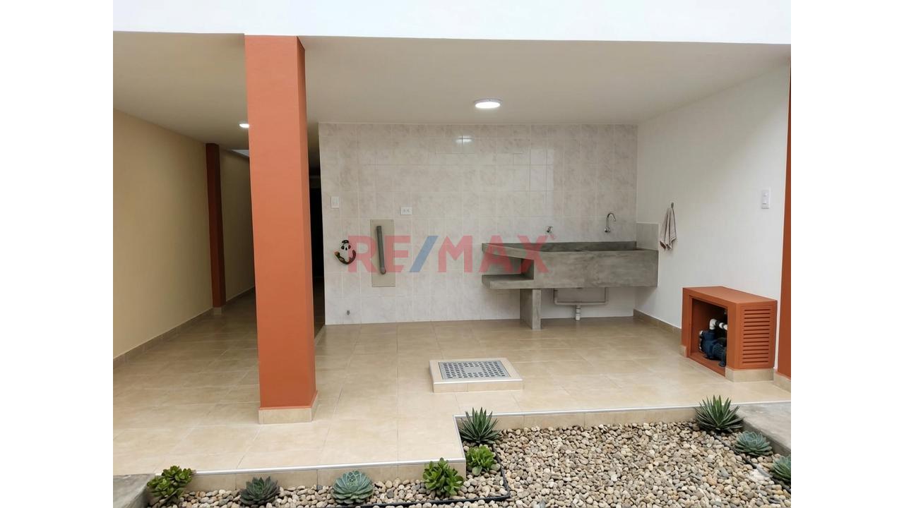 Se Vende Casa De 2 Pisos En Las Lomas De Huanchaco - 2