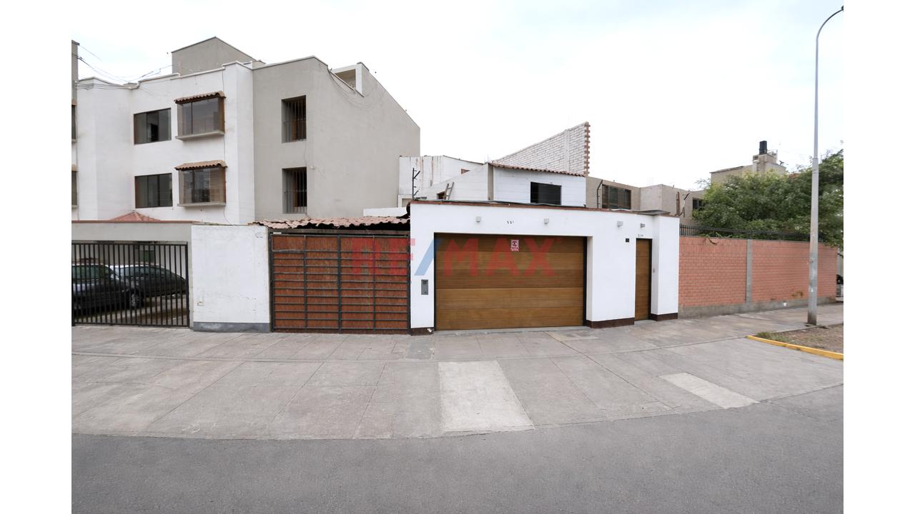 Venta  Surco  – Dos Habitaciones +1 Baño    + Cochera  Como Terreno  + Aires  $115,000  Negociables — foto 2