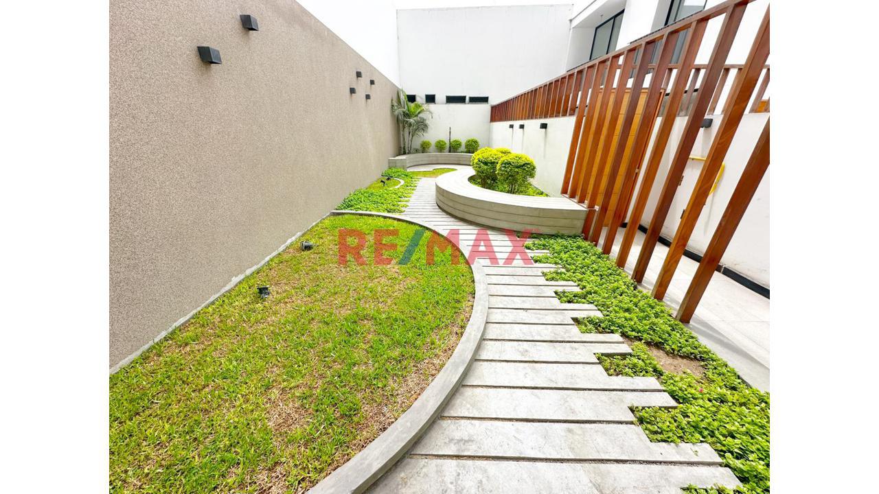 Dpto Con Patio En Miraflores | 142 M² | 2 Dorm | Cochera Doble | Áreas Comunes