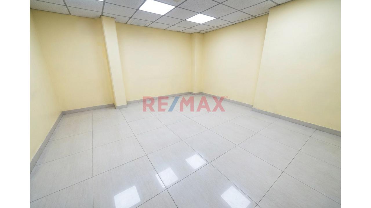 Local comercial de 1389 m² en Los Olivos — foto 4
