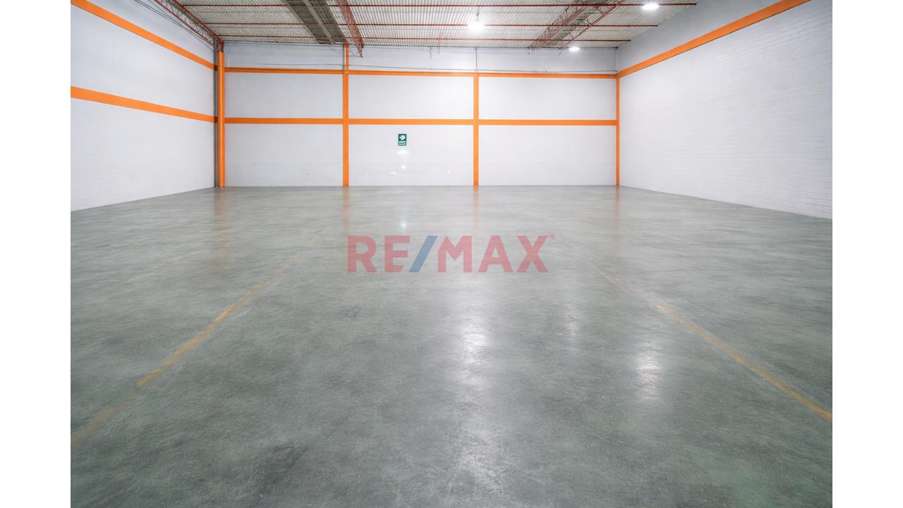 Local comercial de 1389 m² en Los Olivos — foto 2