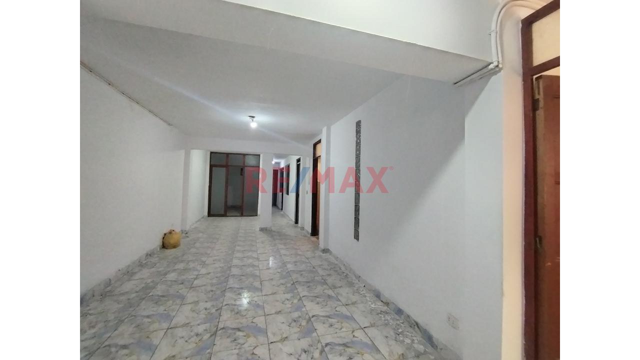 Casa de 6 dormitorios en Comas, 223 m² — foto 2