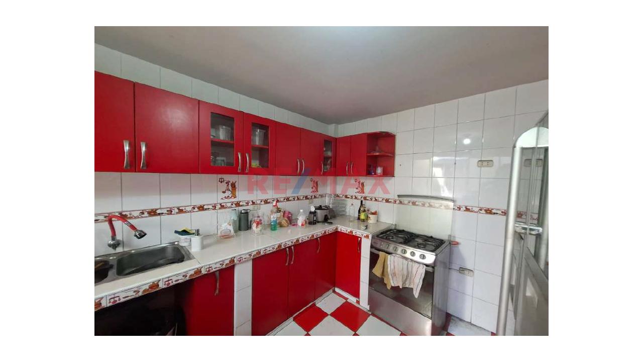 Local En Venta En Plena Av Wiese En San Juan De Lurigancho — foto 2
