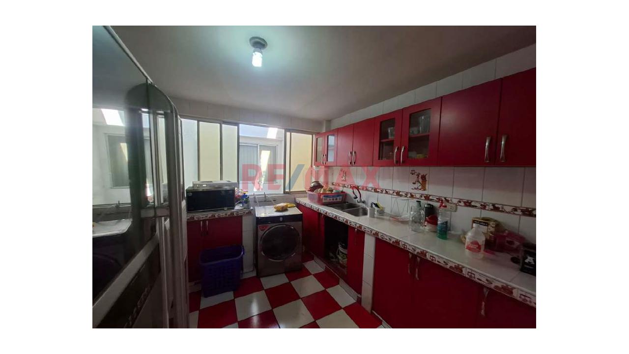Local En Venta En Plena Av Wiese En San Juan De Lurigancho — foto 4