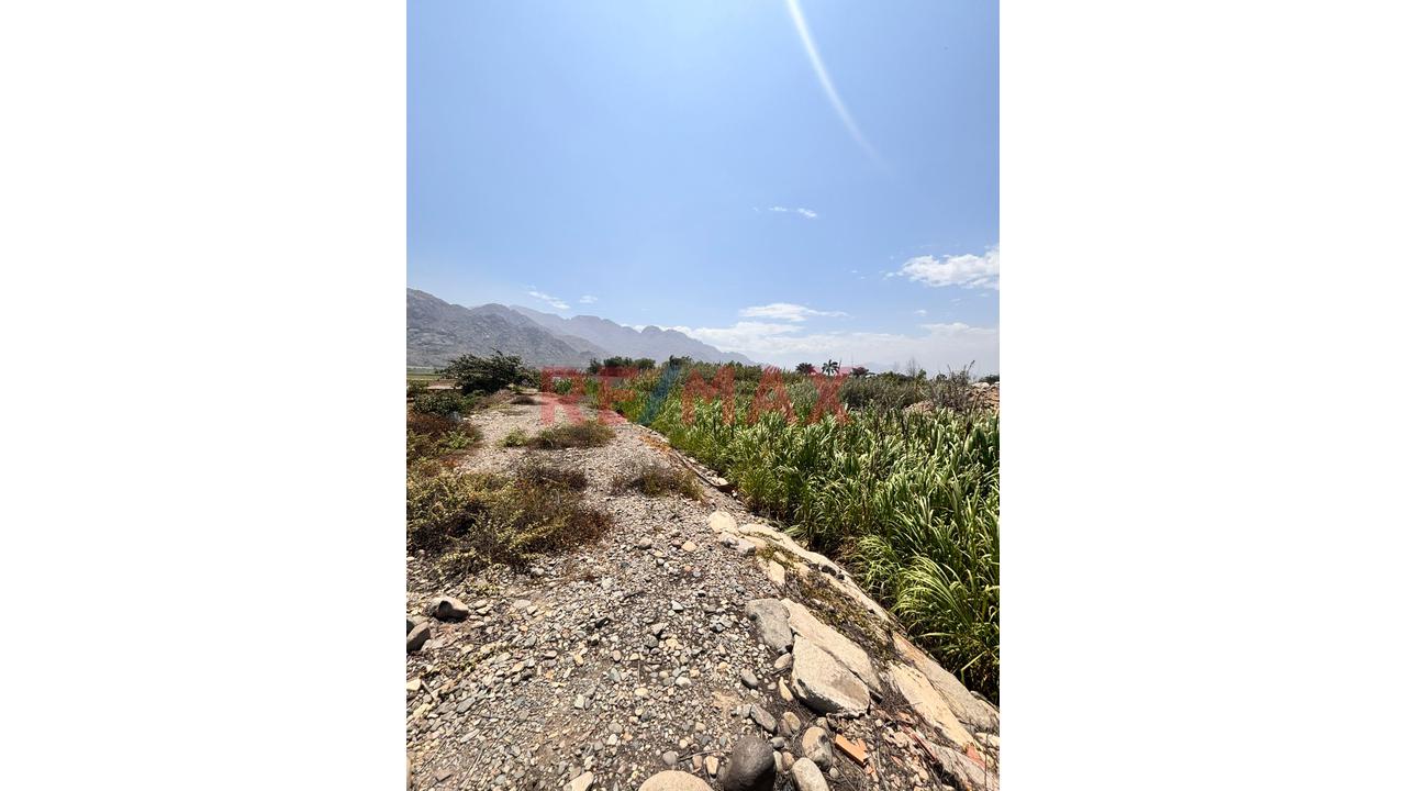 Se Vende Terreno De 10 500 M2 Al Costado De Centro Recreacional Don Isacc - 2