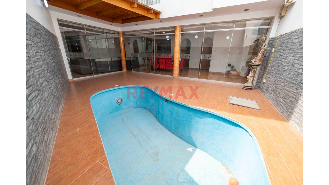 Casa de 11 dormitorios en Carabayllo, 708 m² — foto 3
