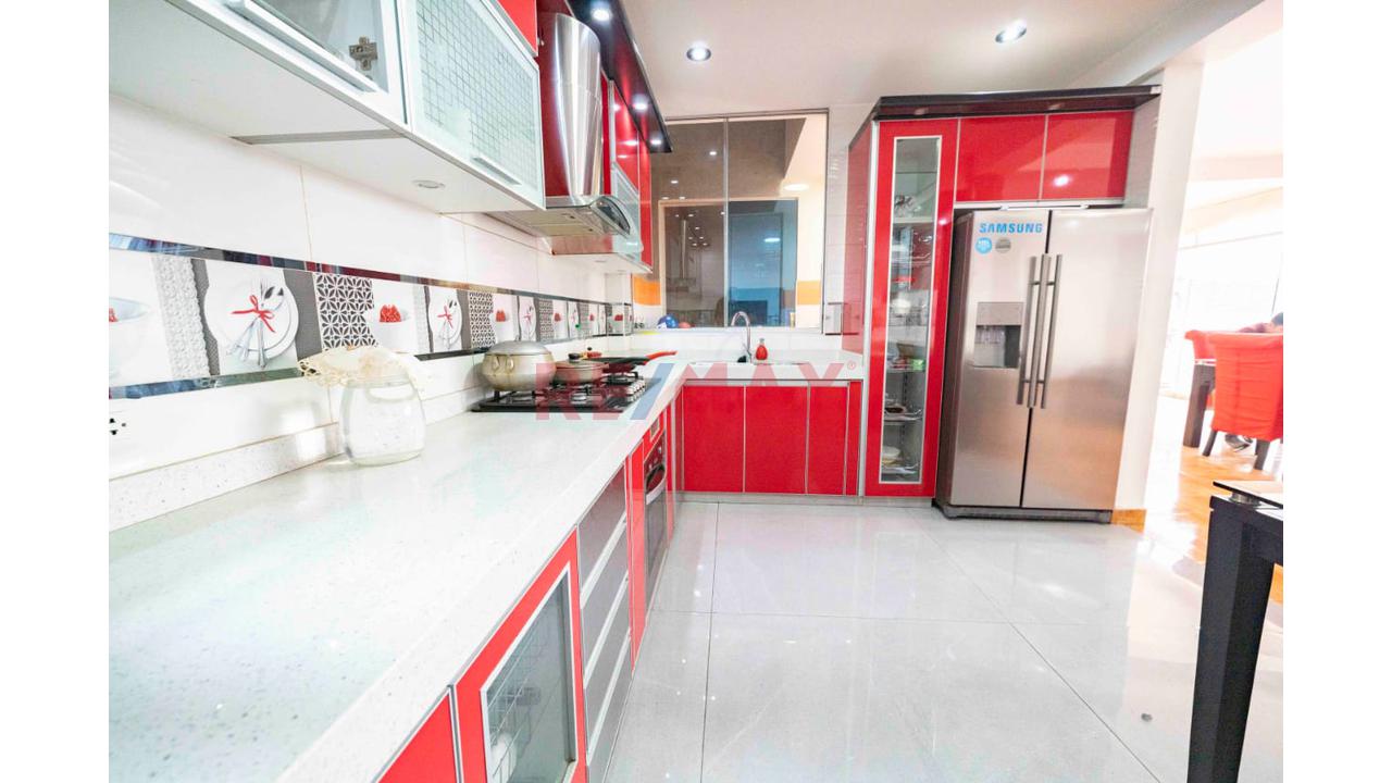 Venta Casa De 4 Pisos En La Urb. Esmeralda 4Ta Etapa — foto 6
