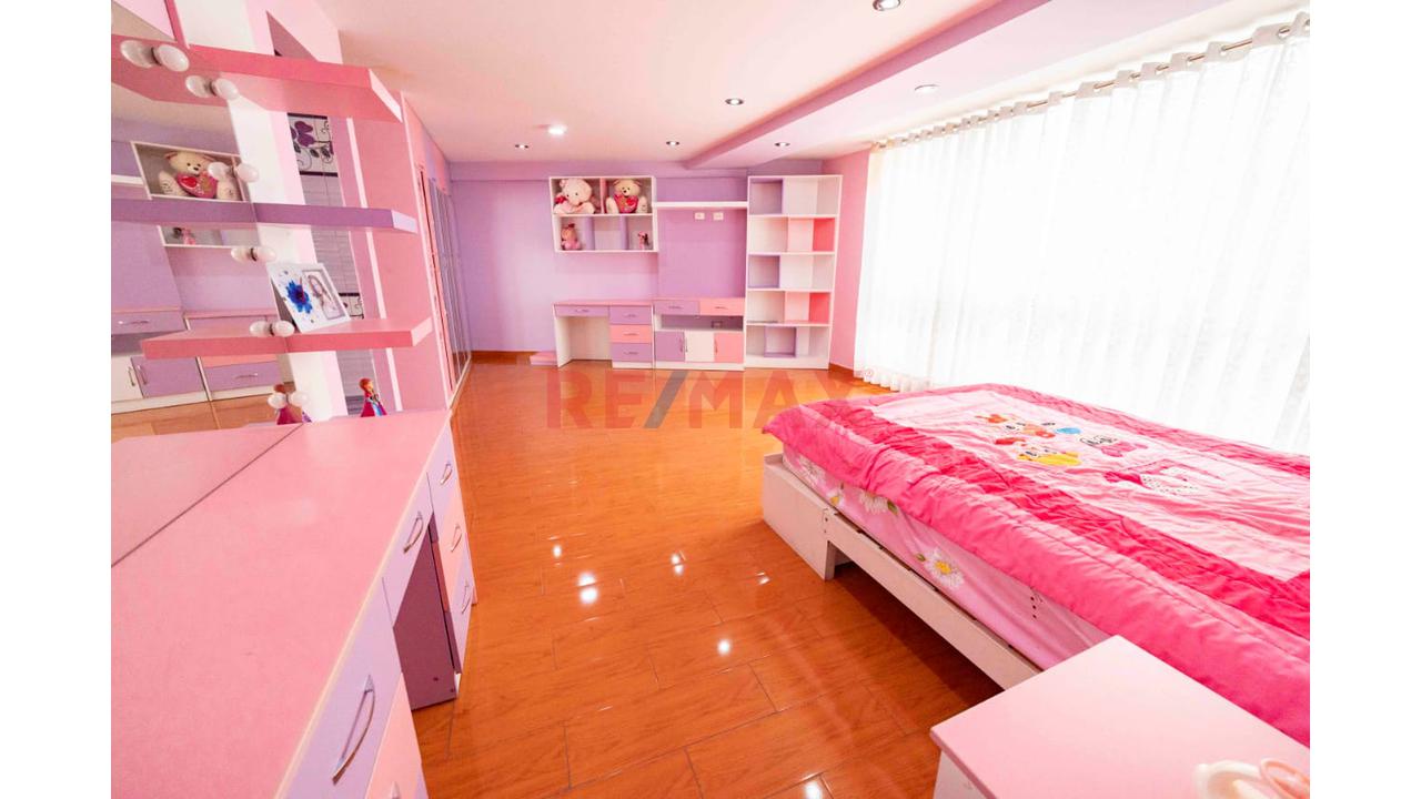 Venta Casa De 4 Pisos En La Urb. Esmeralda 4Ta Etapa — foto 15