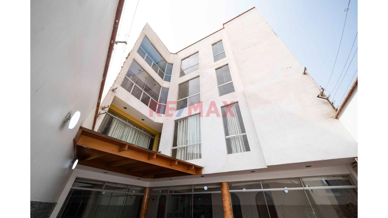 Venta Casa De 4 Pisos En La Urb. Esmeralda 4Ta Etapa — foto 13