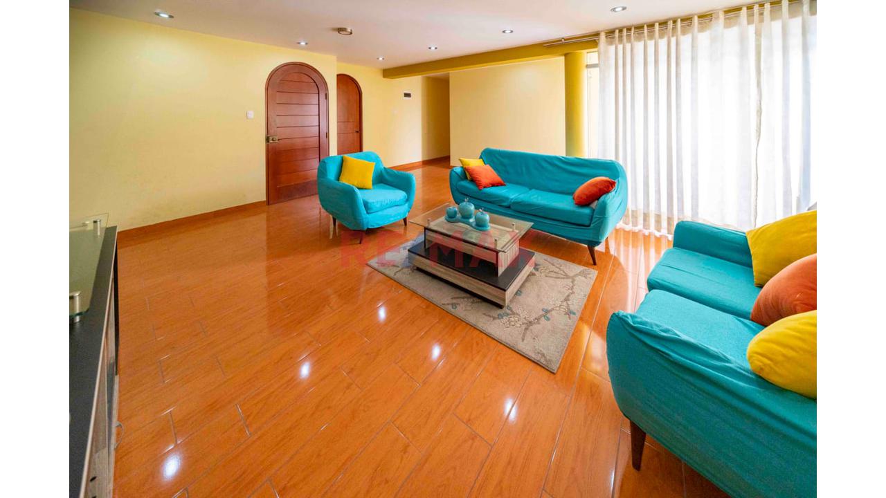 Venta Casa De 4 Pisos En La Urb. Esmeralda 4Ta Etapa — foto 11
