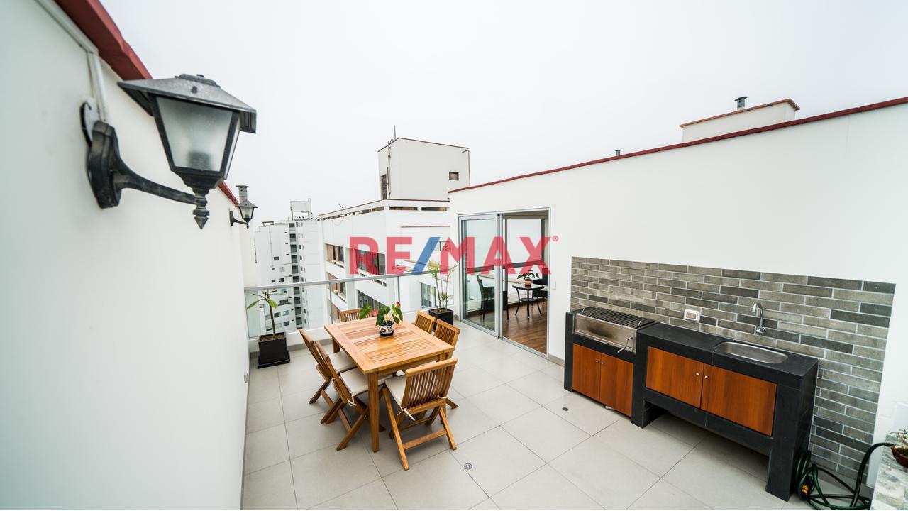 Exclusivo Dúplex De 3 Dormitorios En San Isidro Con Vista Panorámica Hacia El Mar 🌇