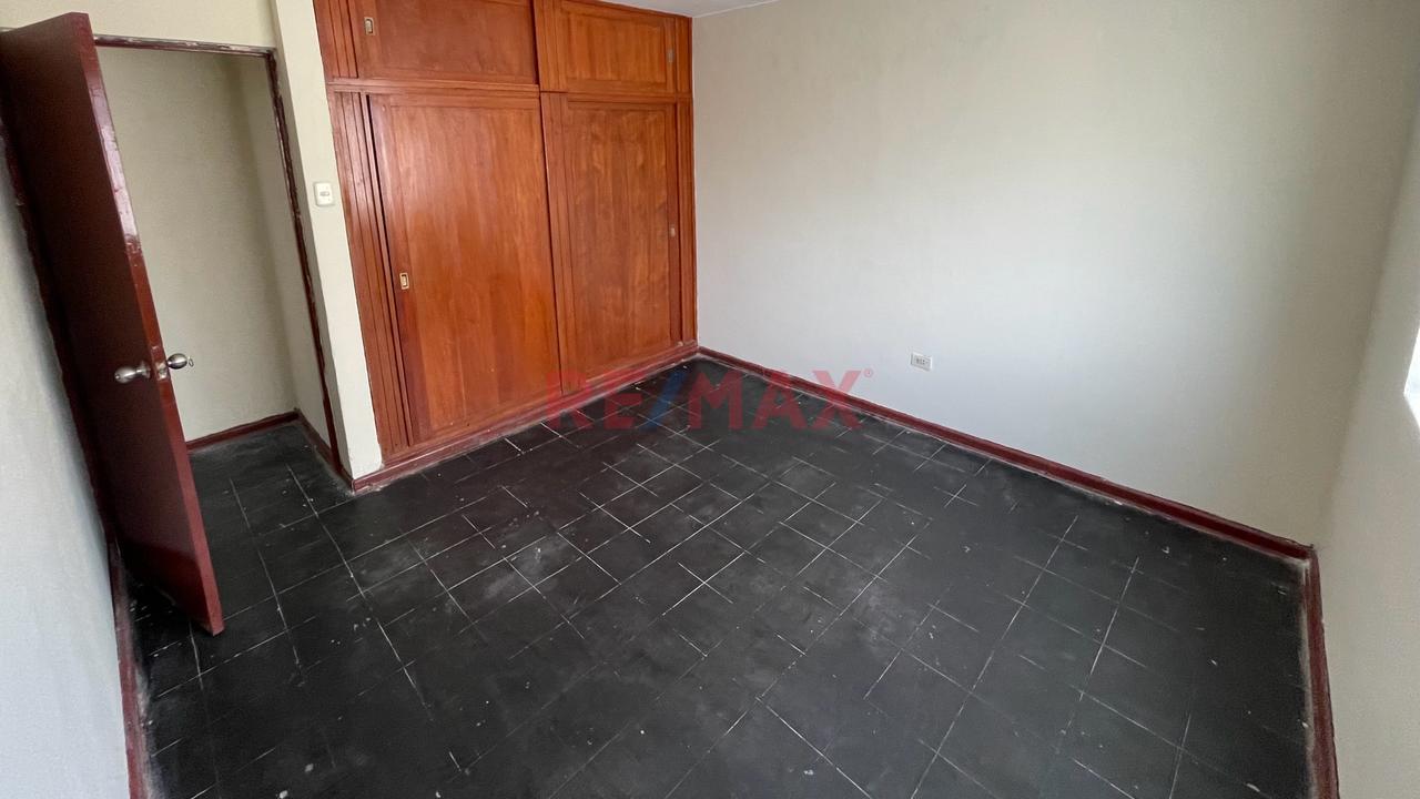 Se Vende Casa De Dos Pisos En Urbanización Idelfonso Coloma Sullana En Pasaje Muy Cerca A Calle José De Lama - 14