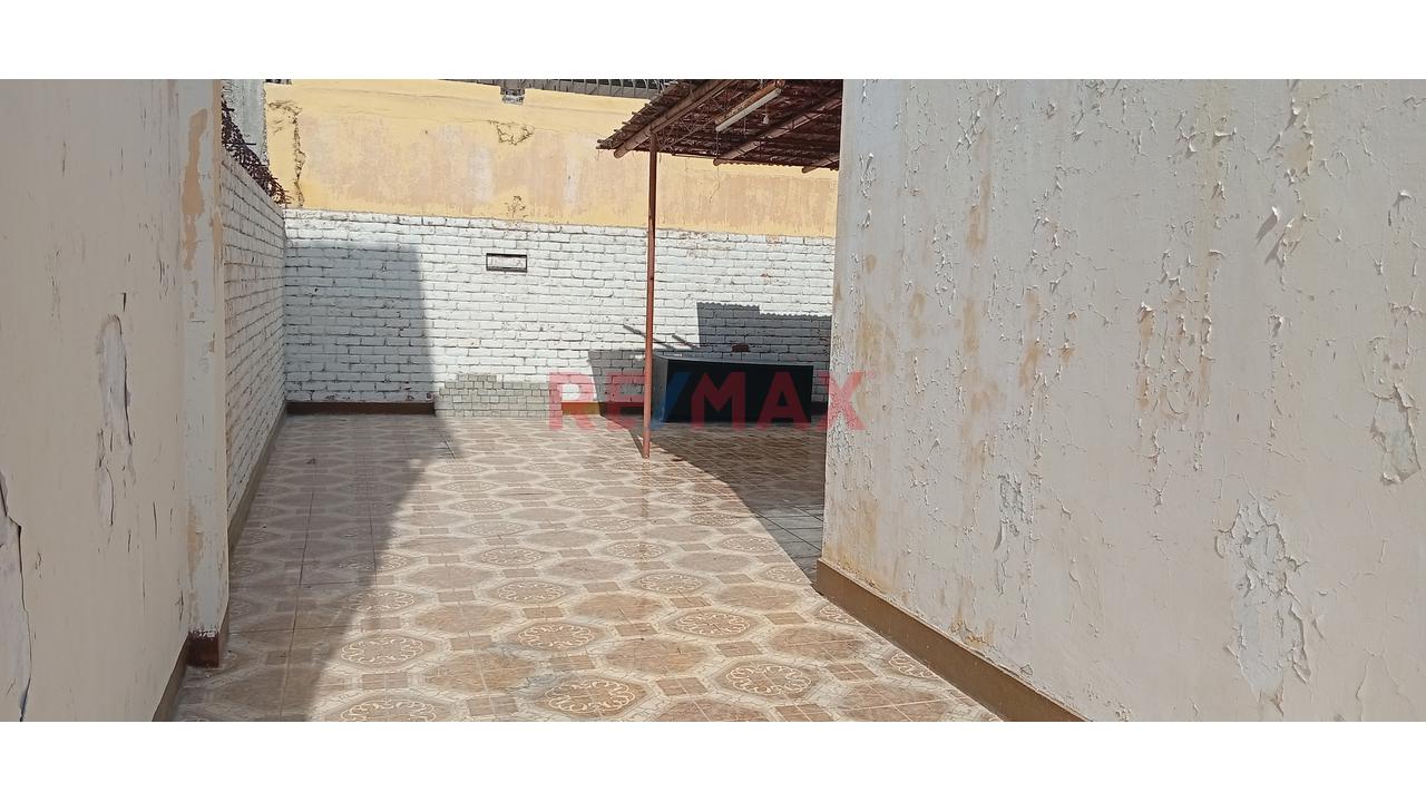 Se Vende Casa De Dos Pisos En Urbanización Idelfonso Coloma Sullana En Pasaje Muy Cerca A Calle José De Lama - 3