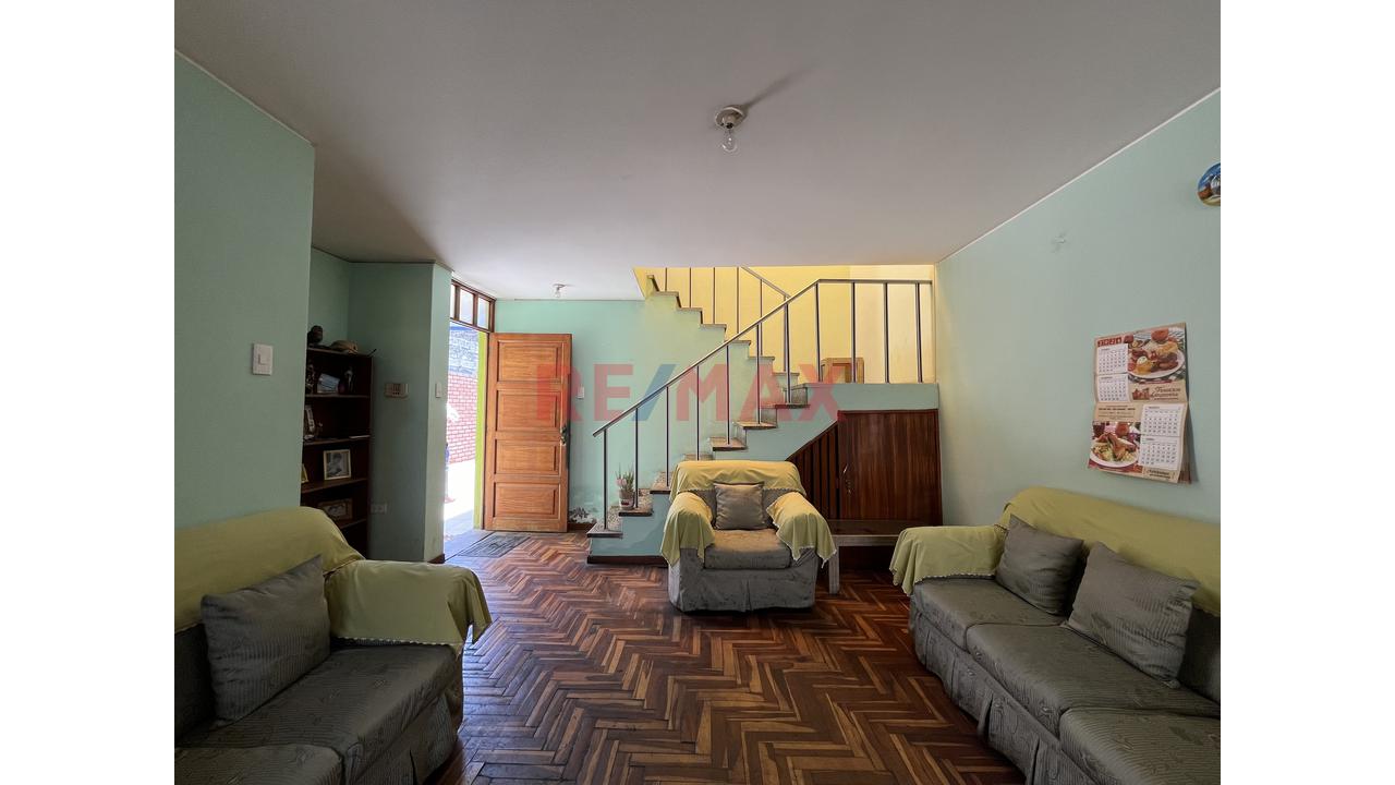 Casa En Venta En Jlbyr - Av. Principal - 6