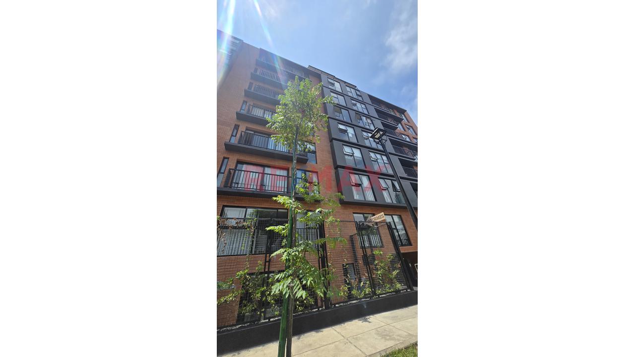 Exclusivo Flat En Venta En Primer Piso Con Gran Terraza En San Isidro – 200.70 M²