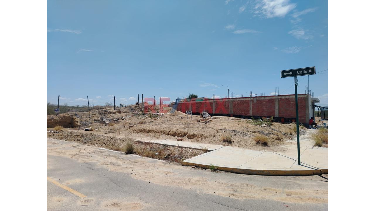 Se Vende Terreno En Esquina En Urbanización San Isidro — foto 2