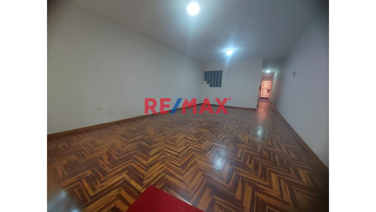 Venta Departamento – 1Er Piso De 155 M², Urb. Elio , Cercado De Lima