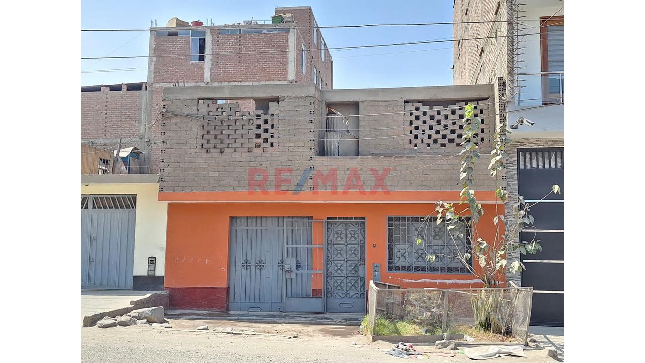 Casa En Venta – Av. Circunvalación, Bayóvar