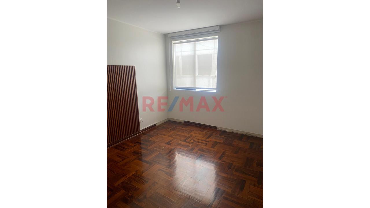 “Dúplex 185 M² En Surco | Acceso Privado + Cochera + Terraza + 5 Dormitorios” - 2