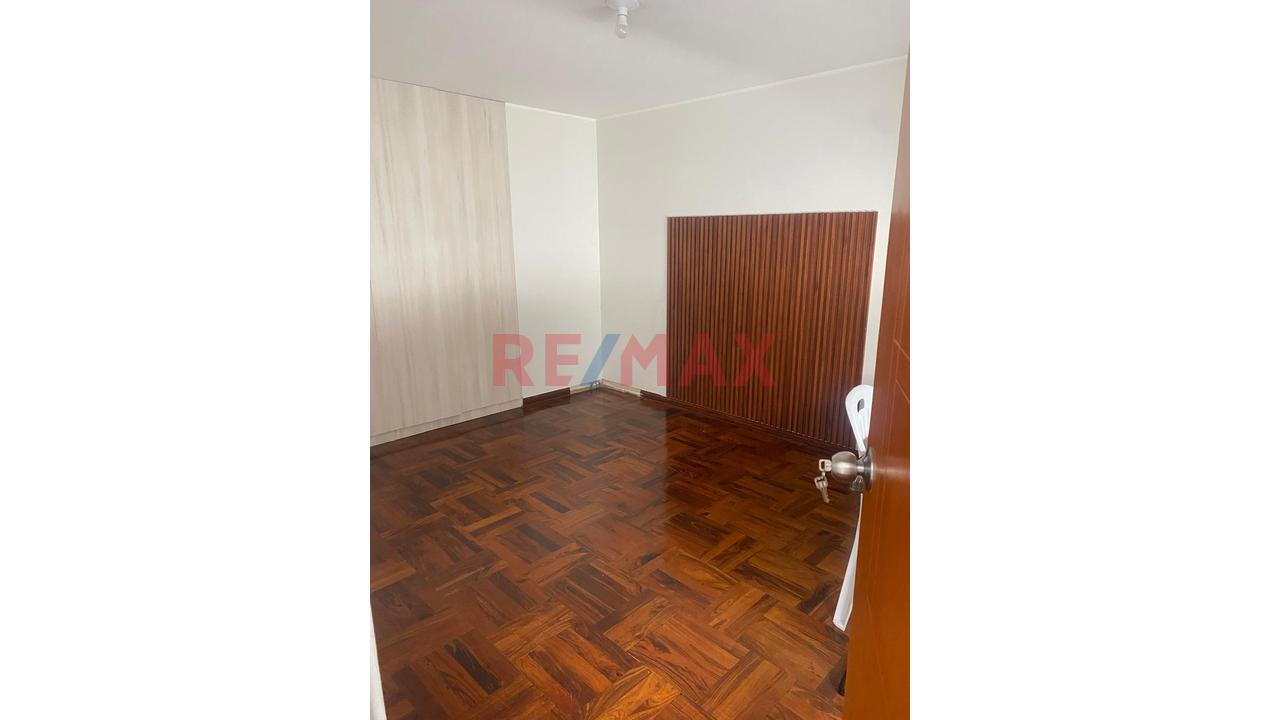 “Dúplex 185 M² En Surco | Acceso Privado + Cochera + Terraza + 5 Dormitorios” - 7