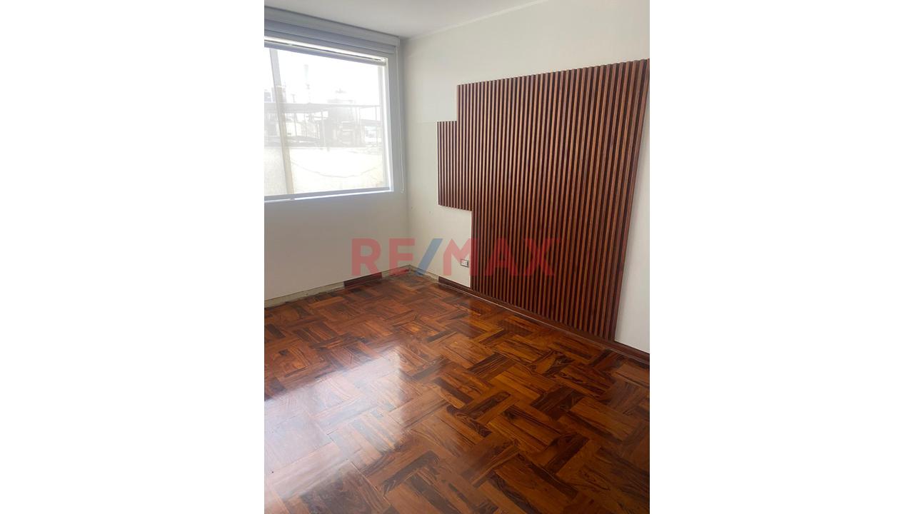 “Dúplex 185 M² En Surco | Acceso Privado + Cochera + Terraza + 5 Dormitorios” - 4