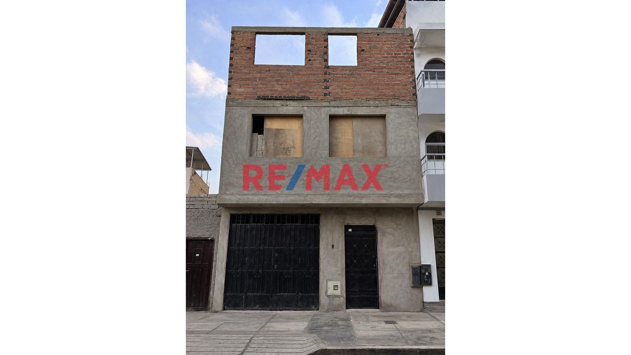 Oportunidad De Inversión En Surco - 194 M² De Terreno Y Más De 385 M² Construidos