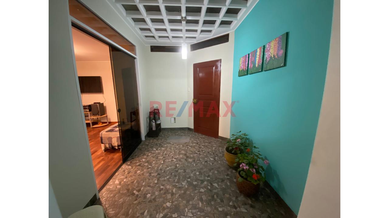 Se Alquila Espectacular Chalet Amoblado En El Corazón De San Isidro ¡ - 3