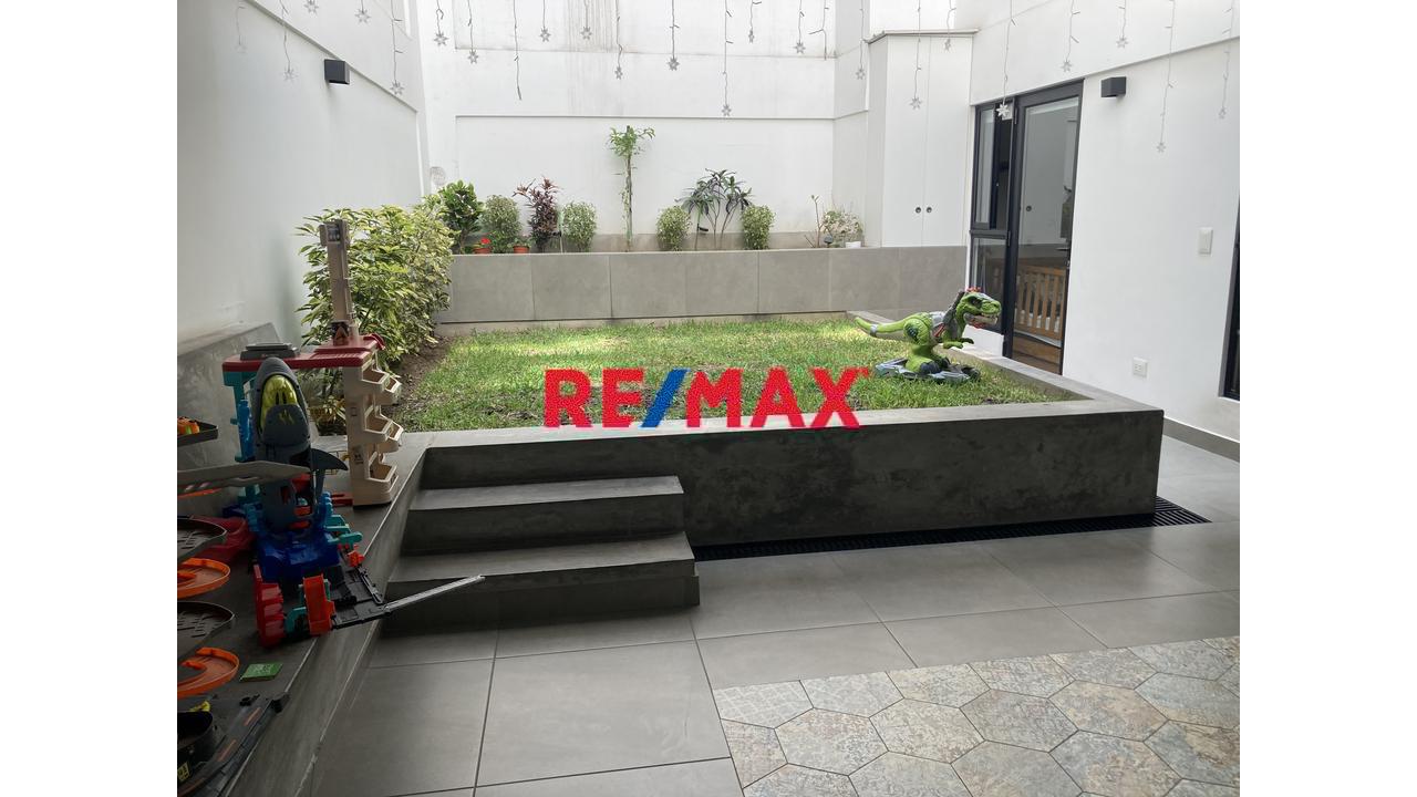 Se Vende Departamento Con Terraza De 3 Hab. 2 Estac.