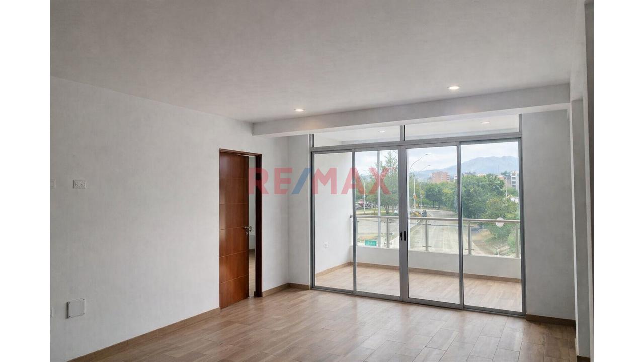 Impecable Flat De 4 Dormitorios Con Balcon Y Vista Exterior En Villa Verde Pachacamac — foto 4