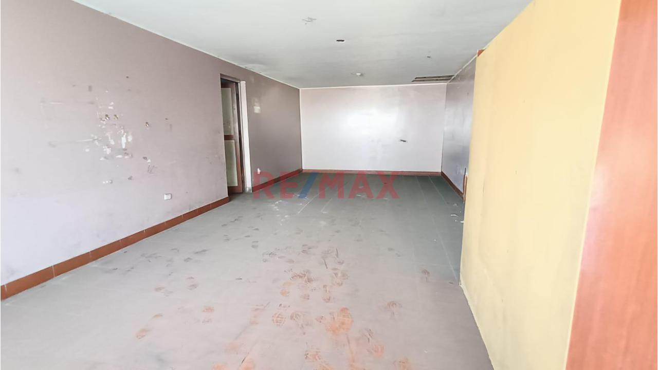 Venta De Local De Alto Potencial En Ubicación Estratégica Cerca Del Óvalo 200 Millas Y Av. Gambetta - 5