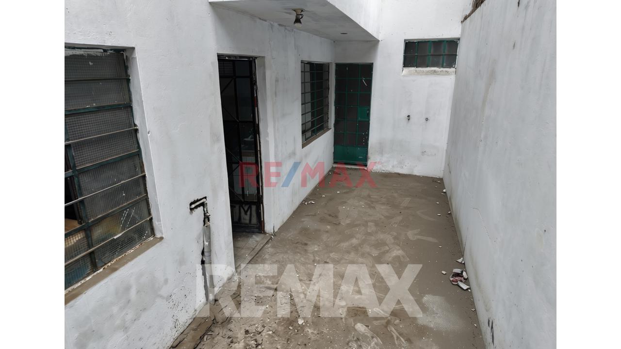 Venta De Local De Alto Potencial En Ubicación Estratégica Cerca Del Óvalo 200 Millas Y Av. Gambetta - 2