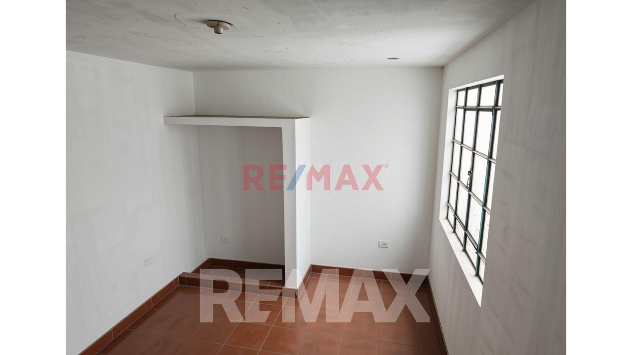 Venta De Local De Alto Potencial En Ubicación Estratégica Cerca Del Óvalo 200 Millas Y Av. Gambetta - 3