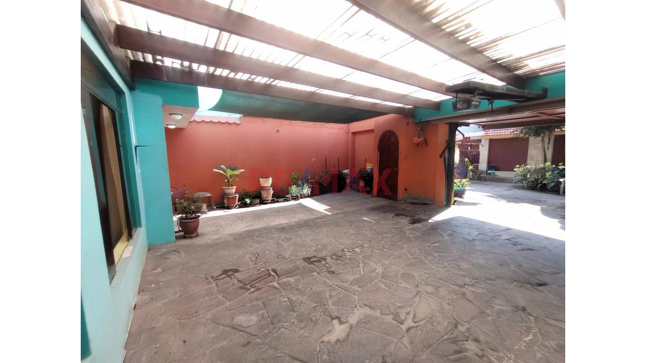 Casa De 3 Pisos Con Patio Para 2 Autos – Amplitud, Iluminación Y Ubicación Estratégica. - 12
